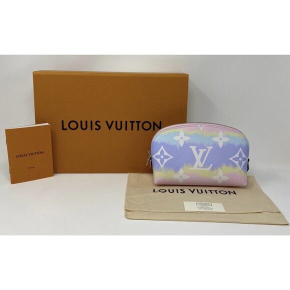 Louis Vuitton Monogram Giant LV Escale Pochette Cosmetic Cosmetic Pouch - Picture 3 of 10